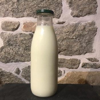 Lait entier de vache frais